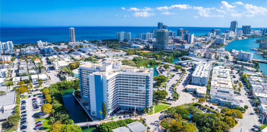 Condo in Miami Beach, Florida, 3 bedrooms № 2080115