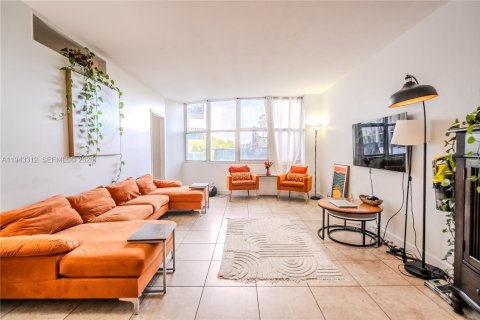Condo in Miami Beach, Florida, 3 bedrooms № 2080115 - photo 5