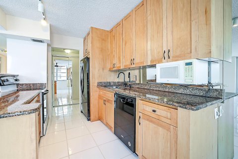 Condo in Boca Raton, Florida, 2 bedrooms № 2078421 - photo 12