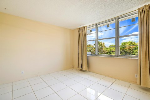 Condo in Boca Raton, Florida, 2 bedrooms № 2078421 - photo 24