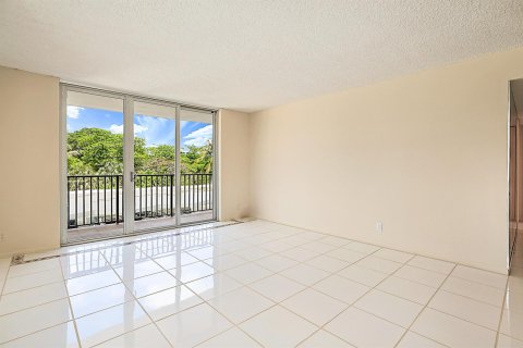 Condo in Boca Raton, Florida, 2 bedrooms № 2078421 - photo 4
