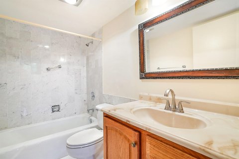 Condo in Boca Raton, Florida, 2 bedrooms № 2078421 - photo 20