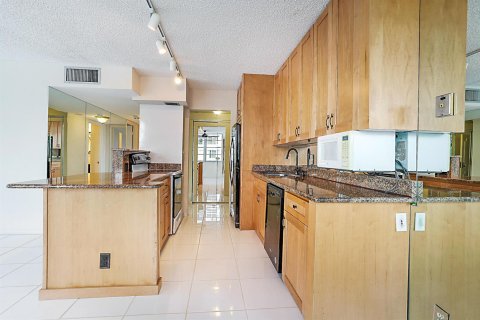Condo in Boca Raton, Florida, 2 bedrooms № 2078421 - photo 14