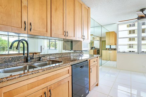 Condo in Boca Raton, Florida, 2 bedrooms № 2078421 - photo 13