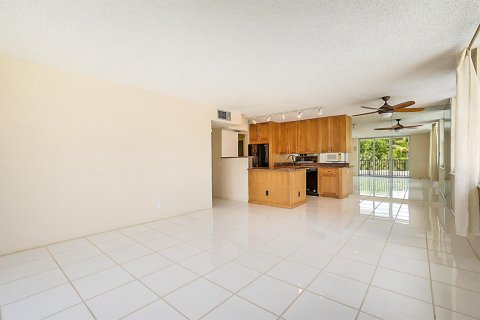 Condo in Boca Raton, Florida, 2 bedrooms № 2078421 - photo 9