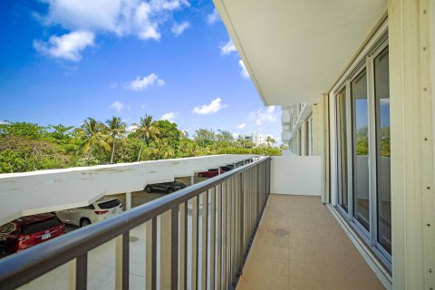 Condo in Boca Raton, Florida, 2 bedrooms № 2078421 - photo 30