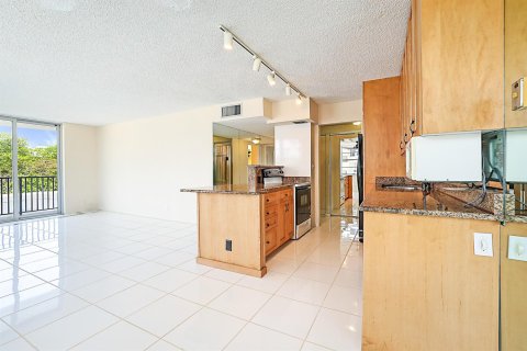 Condo in Boca Raton, Florida, 2 bedrooms № 2078421 - photo 1