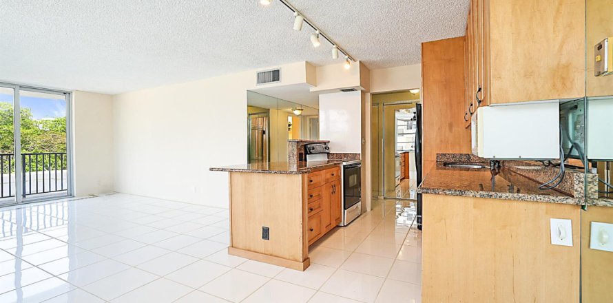 Condo in Boca Raton, Florida, 2 bedrooms № 2078421