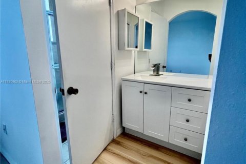 Adosado en venta en Pembroke Pines, Florida, 2 dormitorios, 108.7 m2 № 1807180 - foto 14