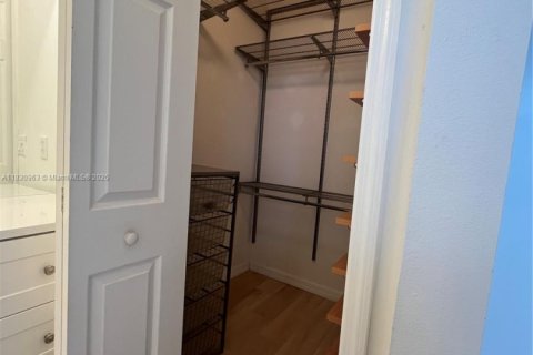 Adosado en venta en Pembroke Pines, Florida, 2 dormitorios, 108.7 m2 № 1807180 - foto 16