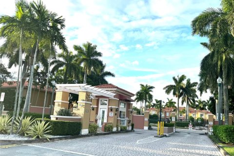 Adosado en venta en Pembroke Pines, Florida, 2 dormitorios, 108.7 m2 № 1807180 - foto 9
