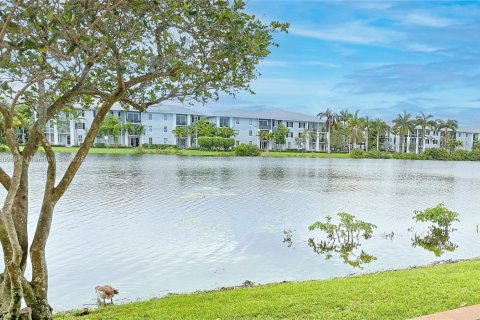 Adosado en venta en Pembroke Pines, Florida, 2 dormitorios, 108.7 m2 № 1807180 - foto 2