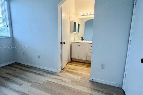Adosado en venta en Pembroke Pines, Florida, 2 dormitorios, 108.7 m2 № 1807180 - foto 13