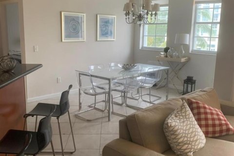 Condo in North Miami Beach, Florida, 3 bedrooms  № 2082273