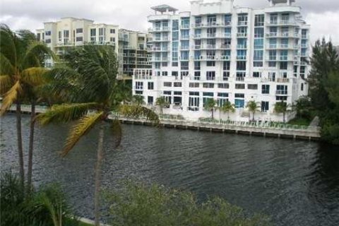 Condo in North Miami Beach, Florida, 3 bedrooms № 2082273 - photo 17