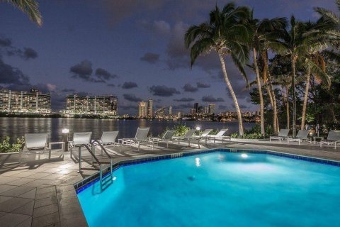 Condo in North Miami Beach, Florida, 3 bedrooms № 2082273 - photo 18