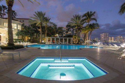 Condo in North Miami Beach, Florida, 3 bedrooms № 2082273 - photo 19