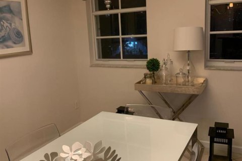 Condo in North Miami Beach, Florida, 3 bedrooms № 2082273 - photo 2