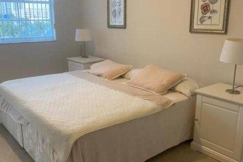Condo in North Miami Beach, Florida, 3 bedrooms № 2082273 - photo 7