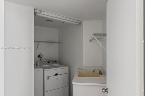 Condo in Aventura, Florida, 3 bedrooms in LANDMARK  № 1840735 - photo 23