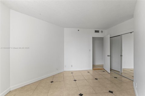 Condo in Aventura, Florida, 3 bedrooms in LANDMARK  № 1840735 - photo 27