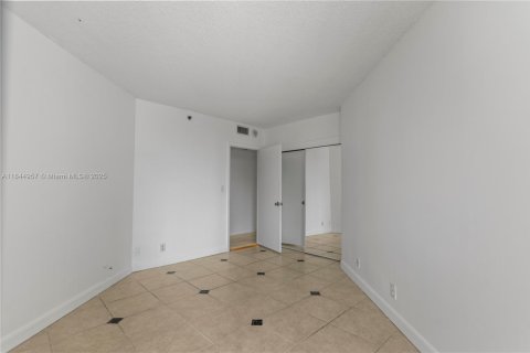 Condo in Aventura, Florida, 3 bedrooms in LANDMARK  № 1840735 - photo 26
