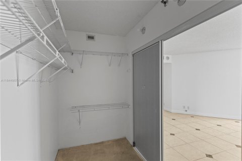 Condo in Aventura, Florida, 3 bedrooms in LANDMARK  № 1840735 - photo 25