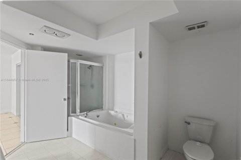 Condo in Aventura, Florida, 3 bedrooms in LANDMARK  № 1840735 - photo 24
