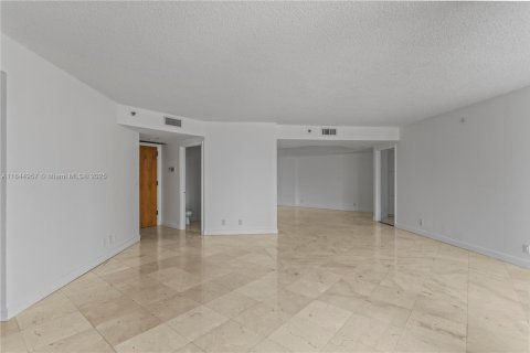 Condo in Aventura, Florida, 3 bedrooms in LANDMARK  № 1840735 - photo 2