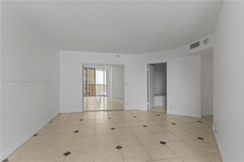 Condo in Aventura, Florida, 3 bedrooms in LANDMARK  № 1840735 - photo 21