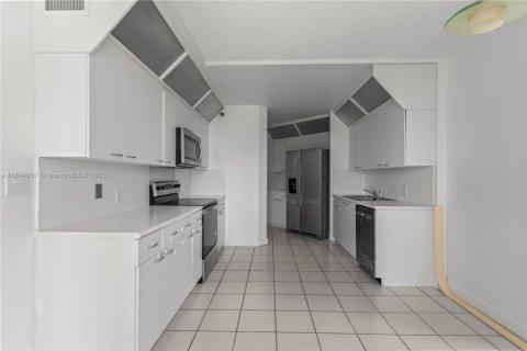 Condo in Aventura, Florida, 3 bedrooms in LANDMARK  № 1840735 - photo 15