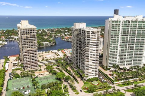 Condo in Aventura, Florida, 3 bedrooms in LANDMARK  № 1840735 - photo 1
