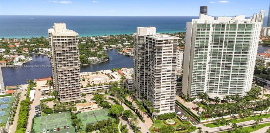 Condo in Aventura, Florida, 3 bedrooms in LANDMARK  № 1840735