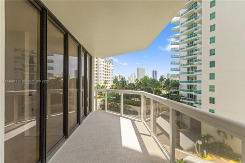 Condo in Aventura, Florida, 3 bedrooms in LANDMARK  № 1840735 - photo 13