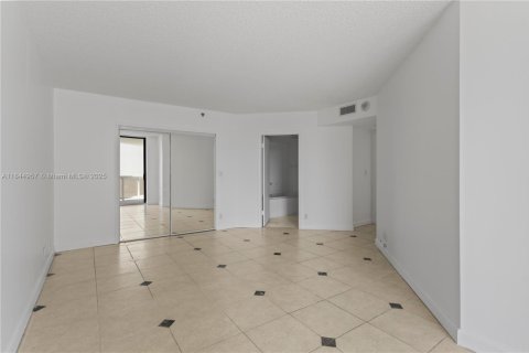 Condo in Aventura, Florida, 3 bedrooms in LANDMARK  № 1840735 - photo 18