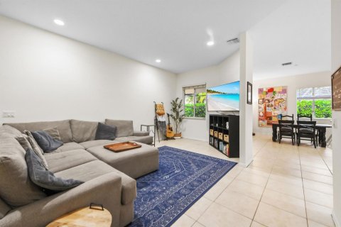 Villa ou maison à vendre à West Palm Beach, Floride: 3 chambres, 183.2 m2 № 2432508 - photo 6