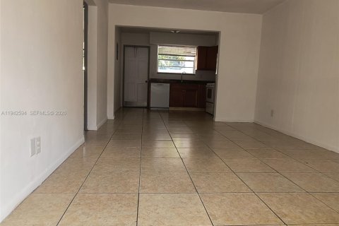 Dúplex en alquiler en Dania Beach, Florida, 2 dormitorios, 67.35 m2 № 2002500 - foto 2