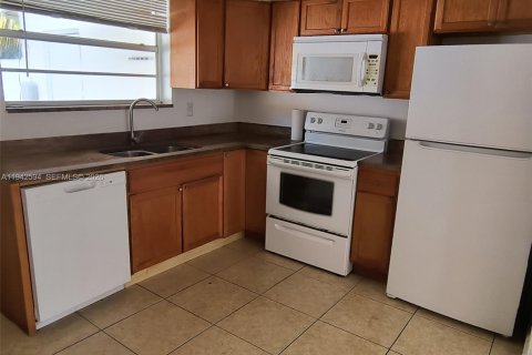 Dúplex en alquiler en Dania Beach, Florida, 2 dormitorios, 67.35 m2 № 2002500 - foto 4