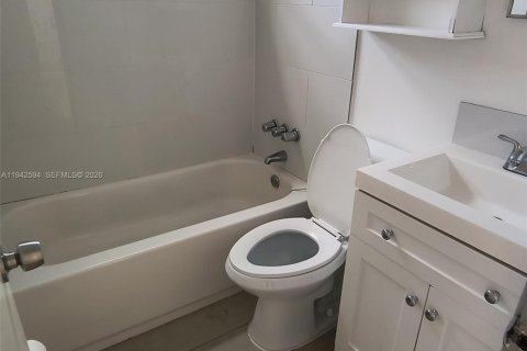 Dúplex en alquiler en Dania Beach, Florida, 2 dormitorios, 67.35 m2 № 2002500 - foto 5