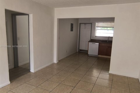 Dúplex en alquiler en Dania Beach, Florida, 2 dormitorios, 67.35 m2 № 2002500 - foto 3