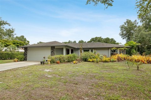 House in Sarasota, Florida 3 bedrooms, 139.63 sq.m. № 2107604
