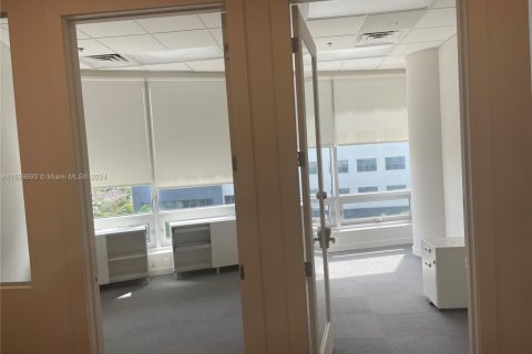 Купить коммерческую недвижимость в Авентура, Флорида № 2035346 - фото 15