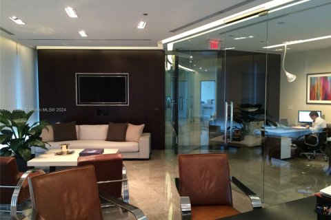 Купить коммерческую недвижимость в Авентура, Флорида № 2035346 - фото 7