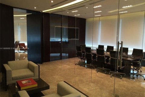 Купить коммерческую недвижимость в Авентура, Флорида № 2035346 - фото 13