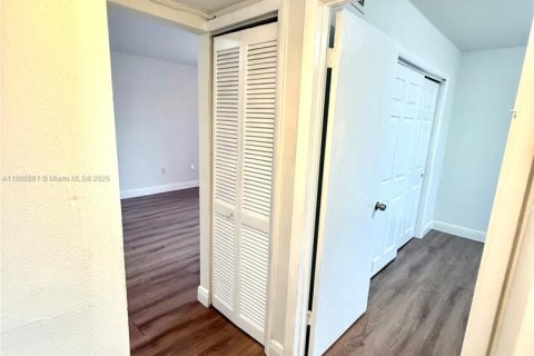 Снять в аренду квартиру в Майами, Флорида 2 спальни, 91.04м2, № 1952854 - фото 18