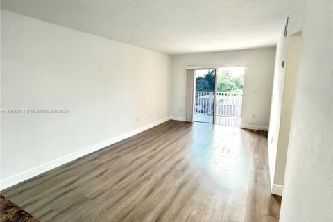 Снять в аренду квартиру в Майами, Флорида 2 спальни, 91.04м2, № 1952854 - фото 6