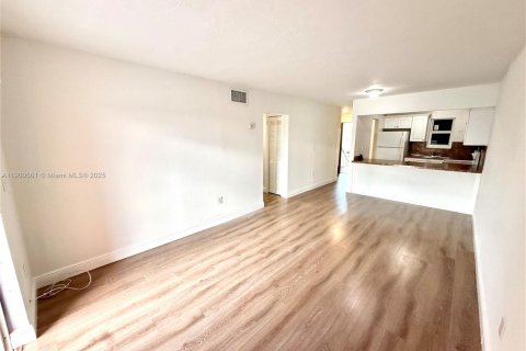 Снять в аренду квартиру в Майами, Флорида 2 спальни, 91.04м2, № 1952854 - фото 7