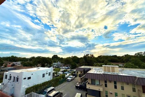 Снять в аренду квартиру в Майами, Флорида 2 спальни, 91.04м2, № 1952854 - фото 12