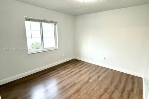 Снять в аренду квартиру в Майами, Флорида 2 спальни, 91.04м2, № 1952854 - фото 19