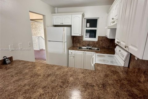 Снять в аренду квартиру в Майами, Флорида 2 спальни, 91.04м2, № 1952854 - фото 3